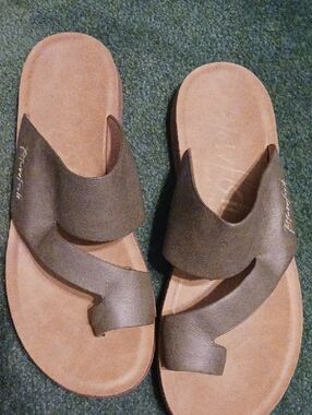 Ladies Blowfish Sandals Size 8